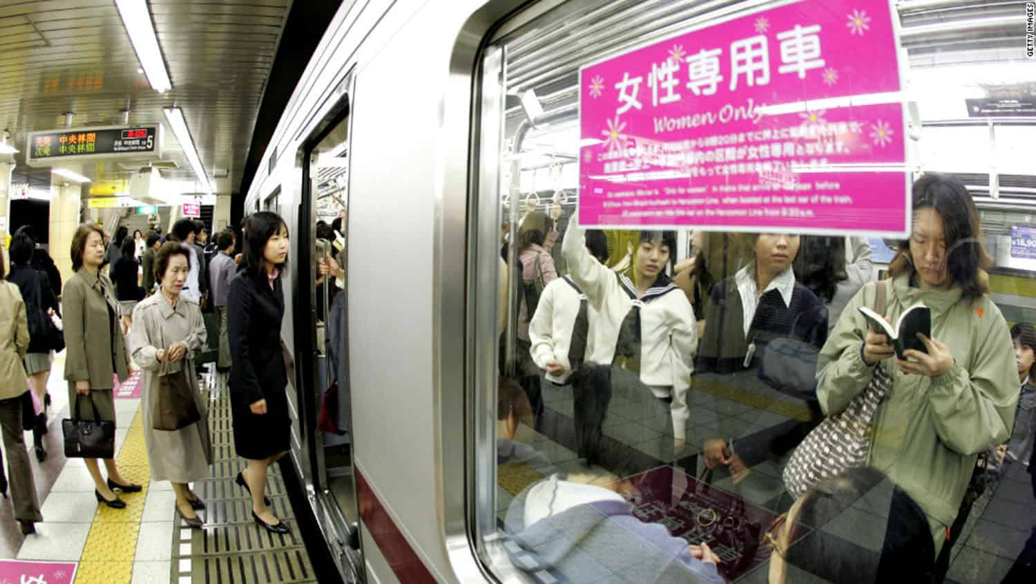 Metro de Tokio para mujeres.